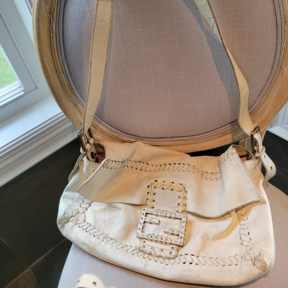 Classic FENDI soft-leather purse with two adjusting straps - Picture 3 of 16